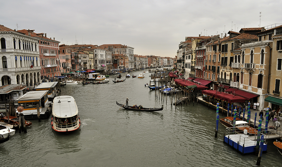 Desde el Puente de Rialto en Venecia