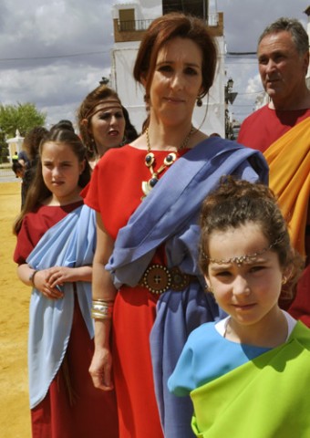 Vestimenta típica usada en el Festival Romano de Gilena
