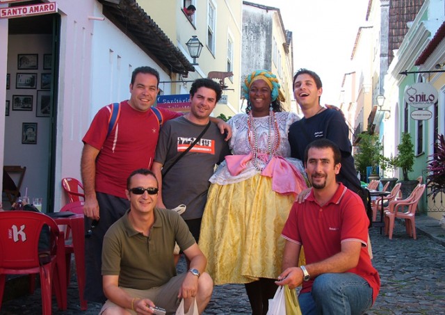 Típica foto con una mujer bahiana, en el "Pelourinho" de Salvador de Bahía