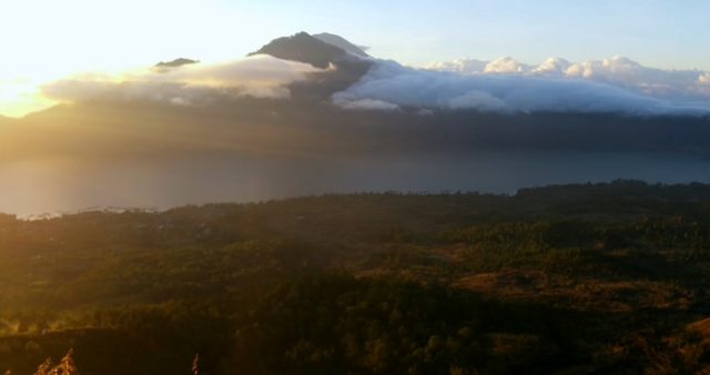 Amanecer en el volcán Batur Bali
