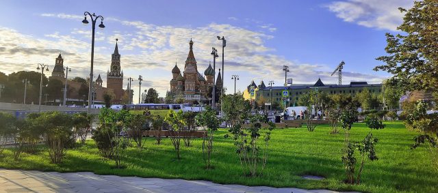 Kremlin y Catedral de San Basilio desde el Parque Zaryadye
