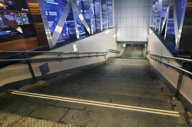 Escaleras de acceso a una estación del metro de Moscú